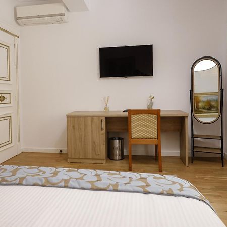 Vila Ferdinand Modern Rooms In Tirana'S Center Room photo