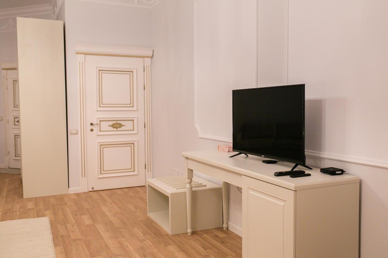 Vila Ferdinand Modern Rooms In Tirana'S Center Exterior photo