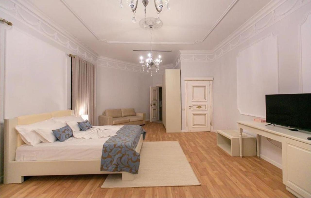 Vila Ferdinand Modern Rooms In Tirana'S Center Exterior photo