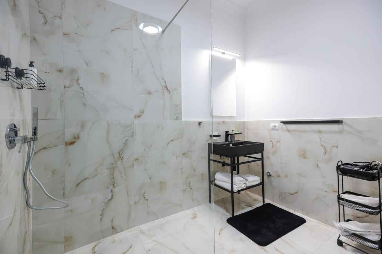 Vila Ferdinand Modern Rooms In Tirana'S Center Room photo
