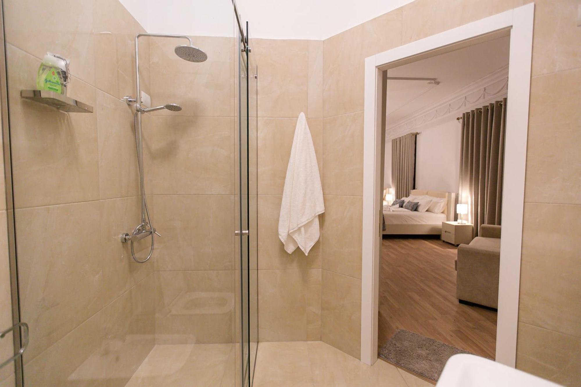 Vila Ferdinand Modern Rooms In Tirana'S Center Room photo