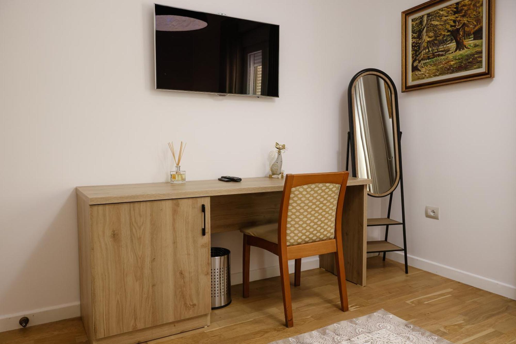 Vila Ferdinand Modern Rooms In Tirana'S Center Room photo